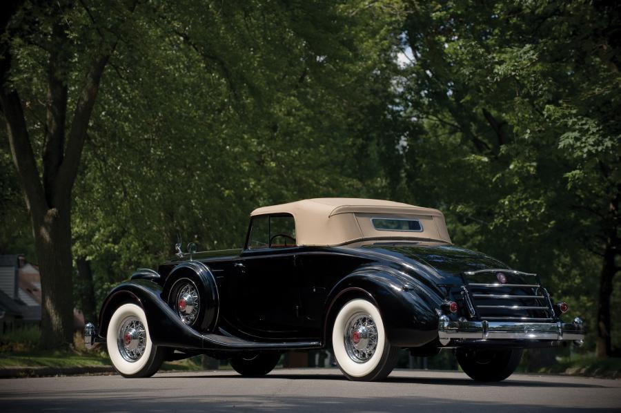  Packard Twelve 2/4-Passenger Coupe Roadster 1936 года  (фото 16 из 17)